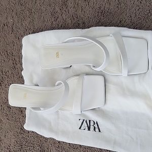 Like New Zara woman white sandals size 6.5